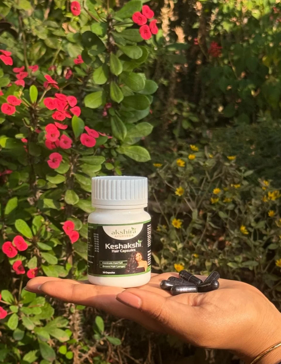 akshira-keshakshi-hair-capsules-lifestyle